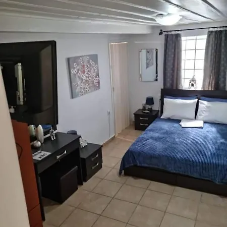 Titika's House דירה